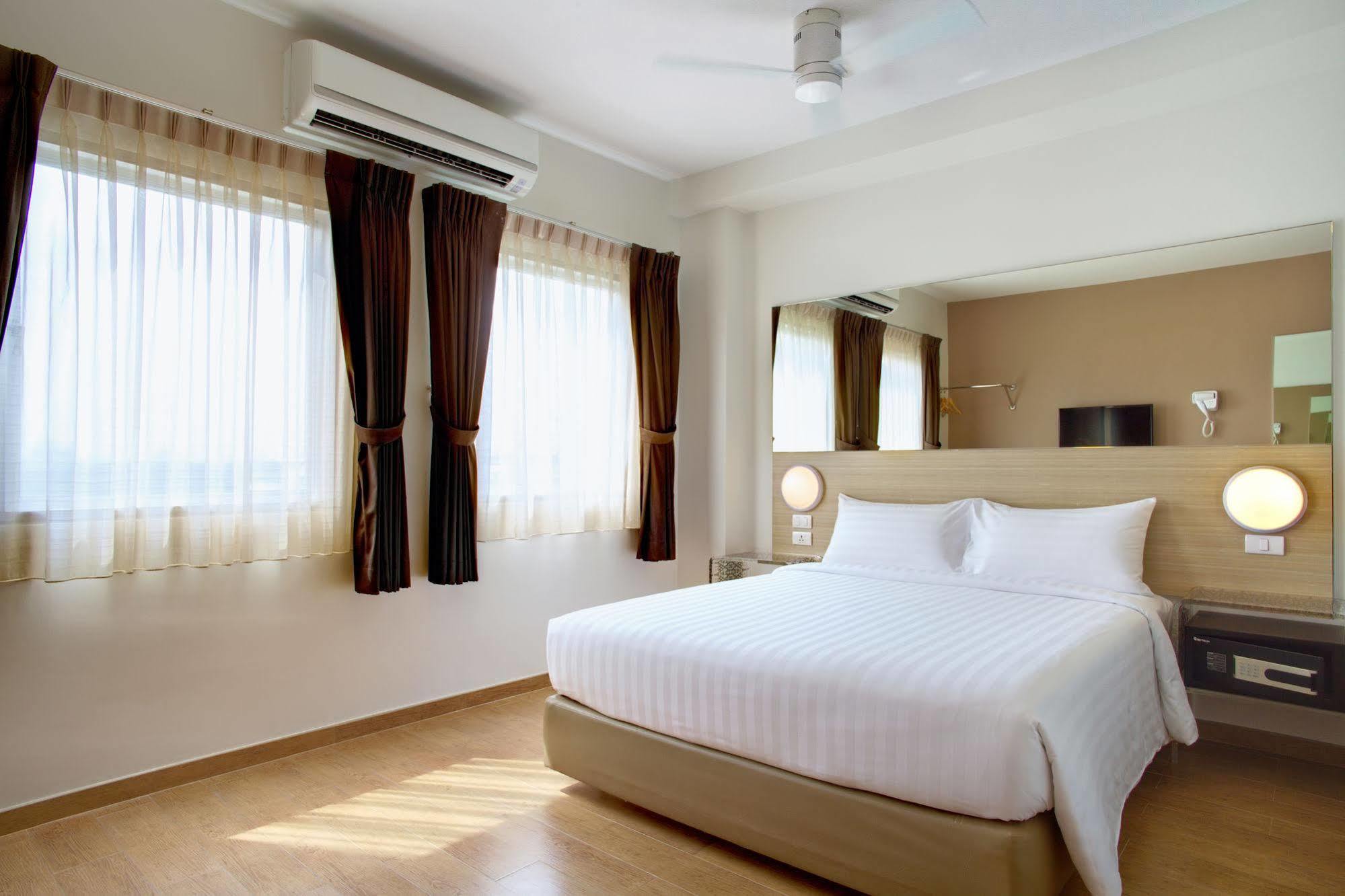 Red Planet Bangkok Asoke - Sha Extra Plus Exterior foto